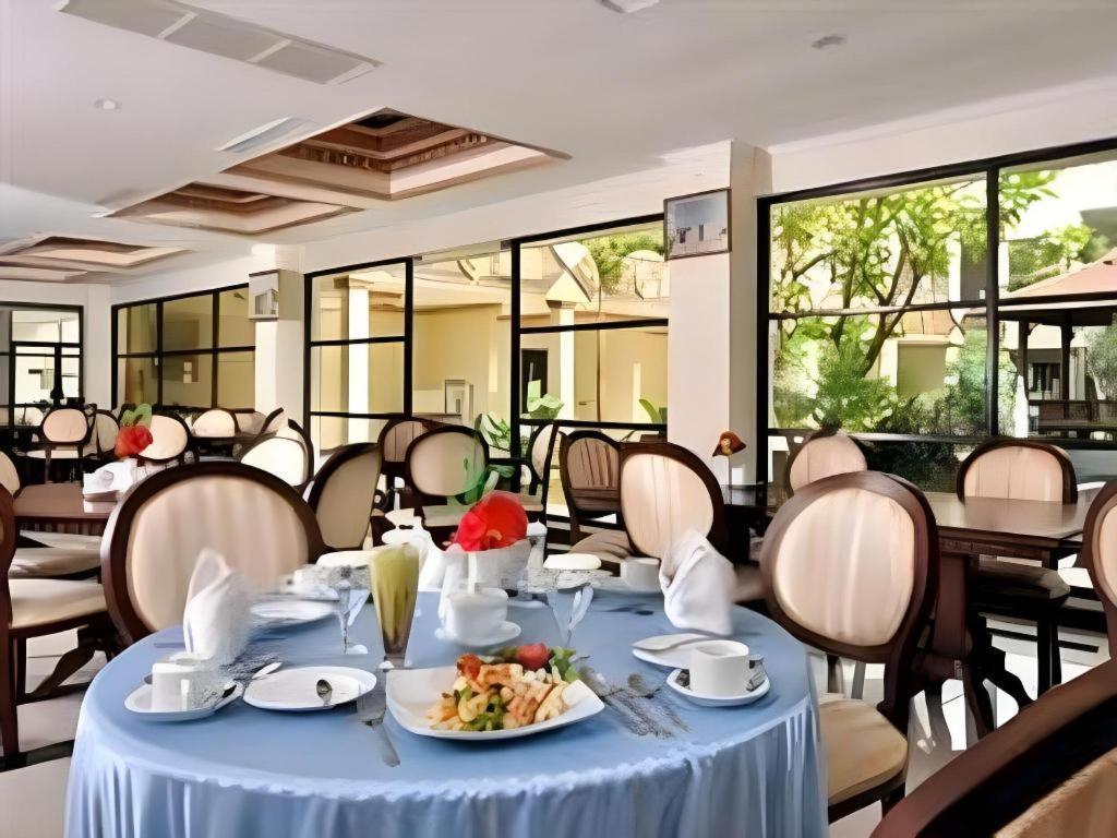 Yusro Hotel Restaurant & Convention Jombang Zewnętrze zdjęcie