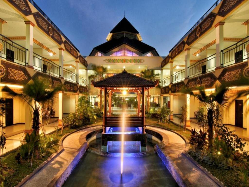Yusro Hotel Restaurant & Convention Jombang Zewnętrze zdjęcie