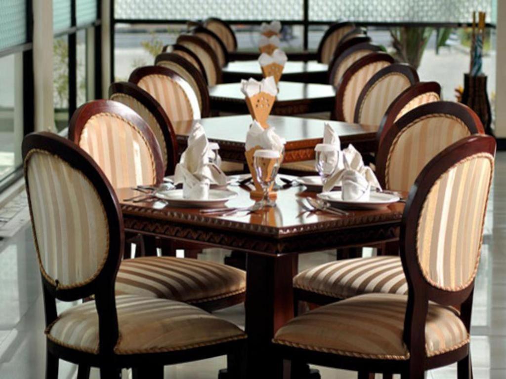 Yusro Hotel Restaurant & Convention Jombang Zewnętrze zdjęcie