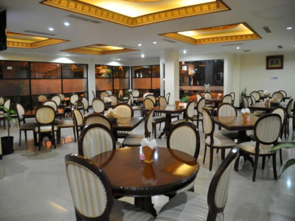 Yusro Hotel Restaurant & Convention Jombang Zewnętrze zdjęcie