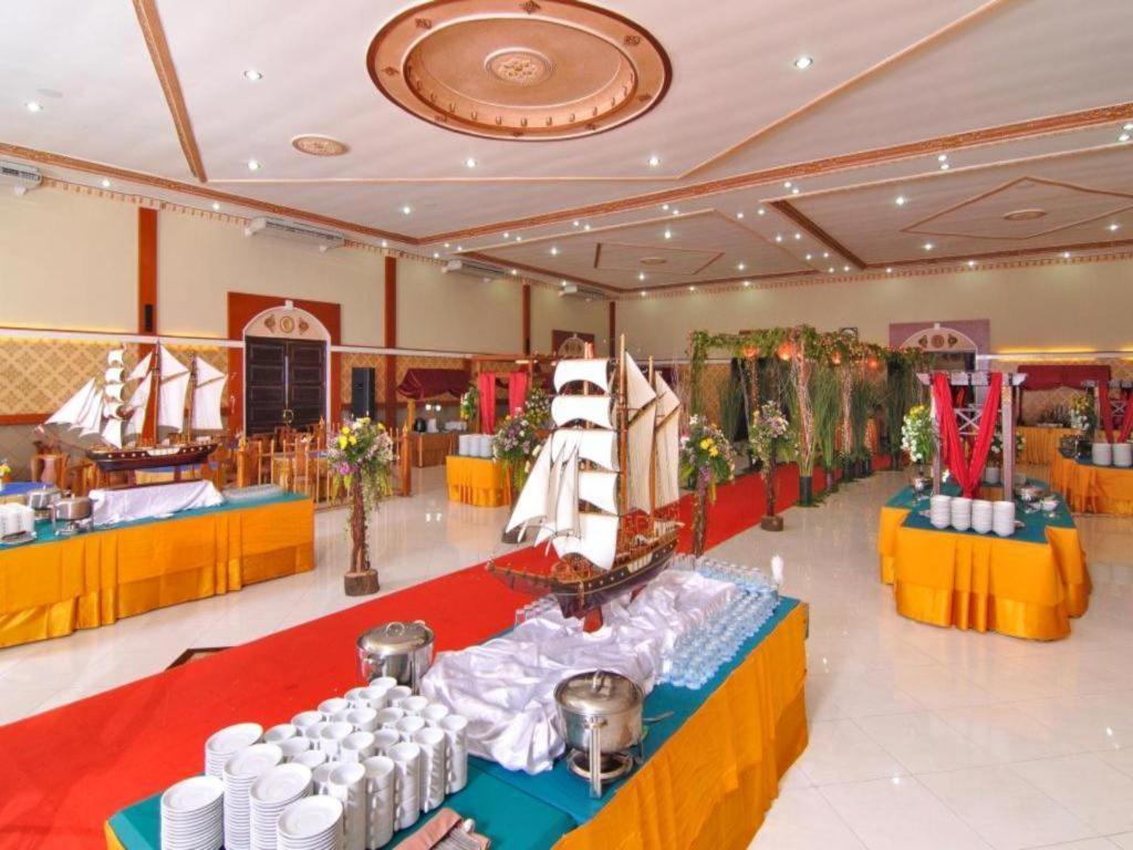 Yusro Hotel Restaurant & Convention Jombang Zewnętrze zdjęcie