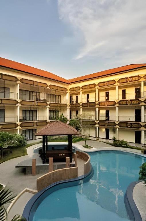 Yusro Hotel Restaurant & Convention Jombang Zewnętrze zdjęcie