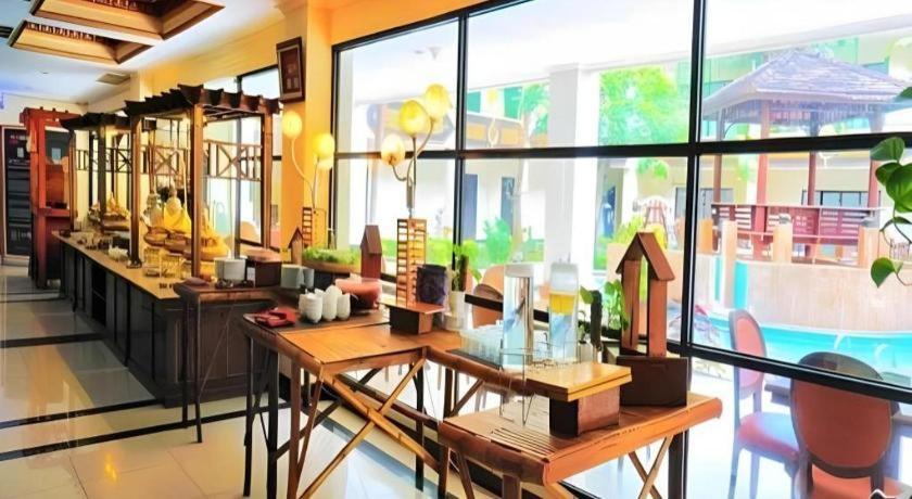 Yusro Hotel Restaurant & Convention Jombang Zewnętrze zdjęcie