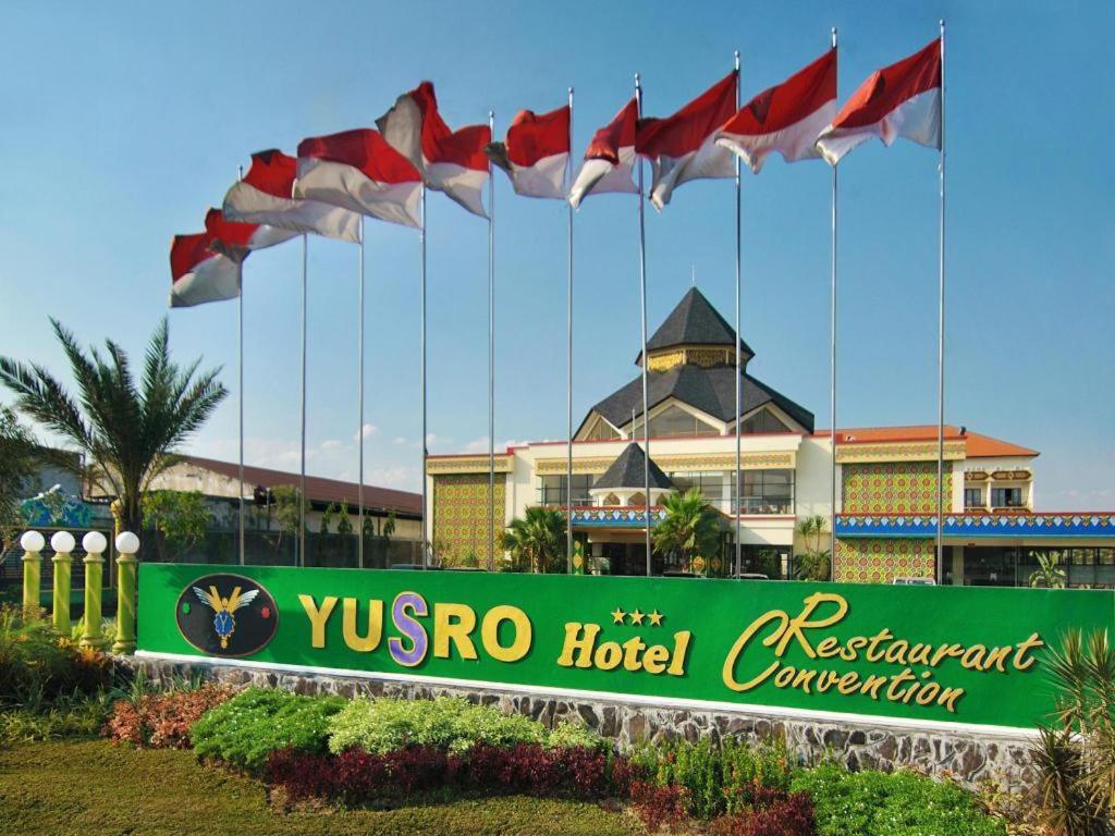 Yusro Hotel Restaurant & Convention Jombang Zewnętrze zdjęcie