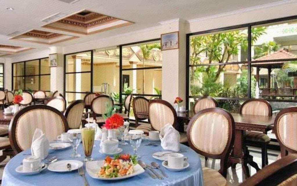 Yusro Hotel Restaurant & Convention Jombang Zewnętrze zdjęcie