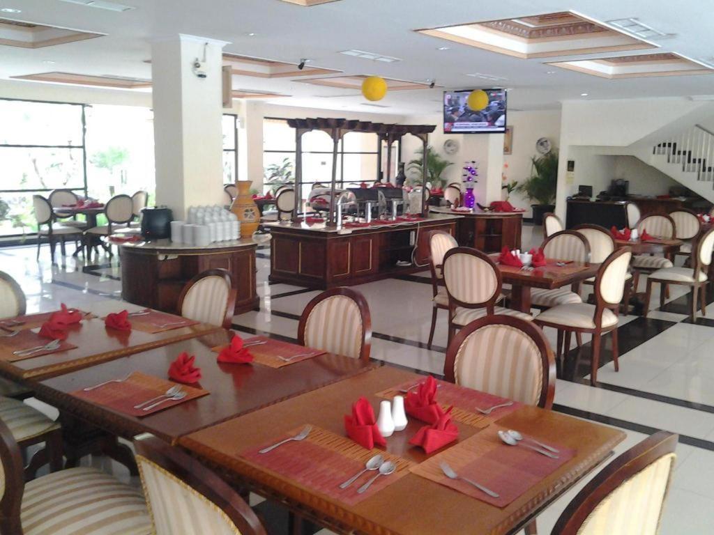 Yusro Hotel Restaurant & Convention Jombang Zewnętrze zdjęcie