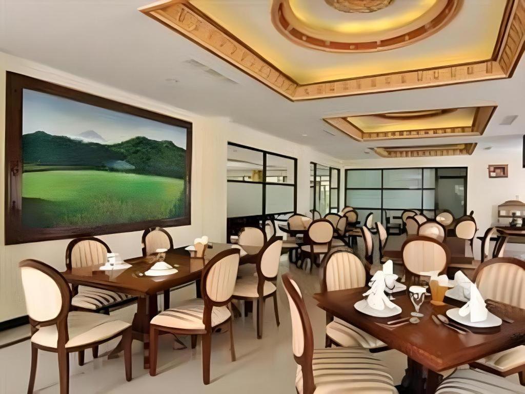 Yusro Hotel Restaurant & Convention Jombang Zewnętrze zdjęcie