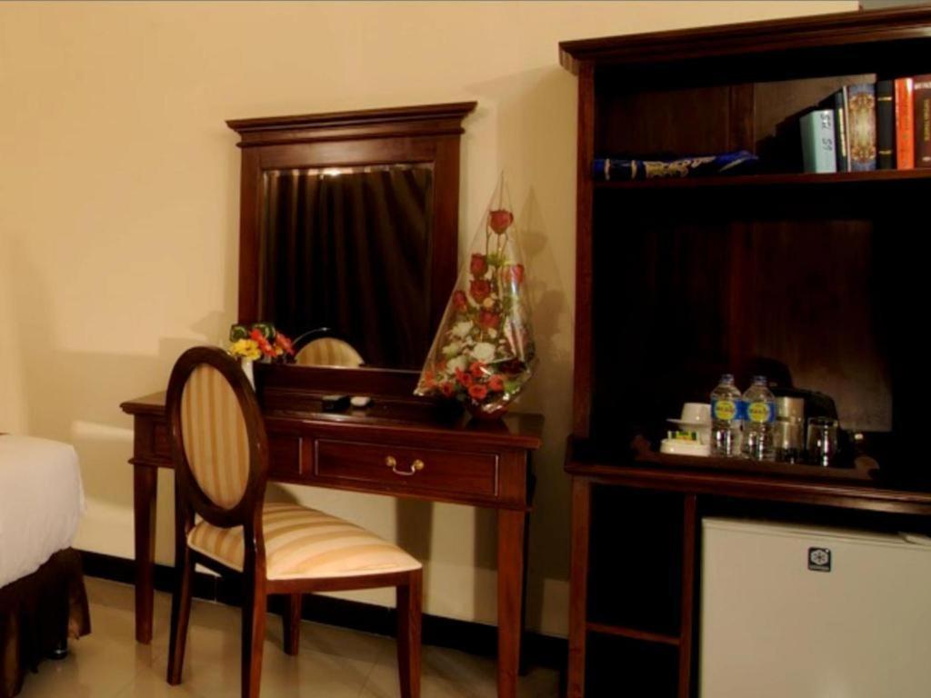 Yusro Hotel Restaurant & Convention Jombang Zewnętrze zdjęcie