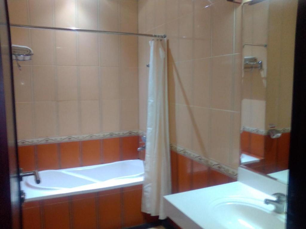 Yusro Hotel Restaurant & Convention Jombang Zewnętrze zdjęcie