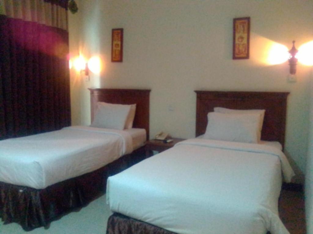 Yusro Hotel Restaurant & Convention Jombang Zewnętrze zdjęcie